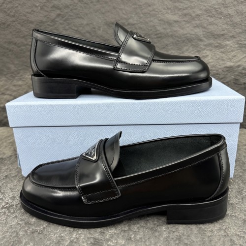 (Kicks Liu)  P*rada  Loafer  Top Quality