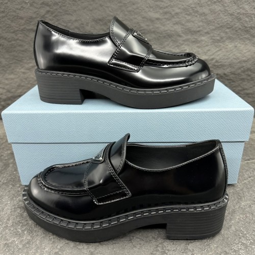 (Kicks Liu)  P*rada  Loafer  Top Quality