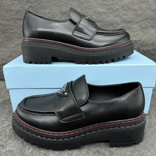 (Kicks Liu)  P*rada  Loafer  Top Quality