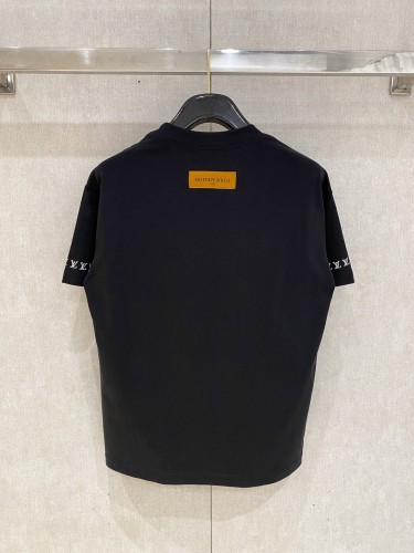 (Kicks Liu) T-shirt  Top Quality