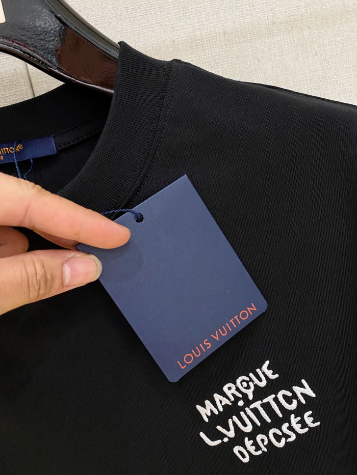 (Kicks Liu) T-shirt  Top Quality