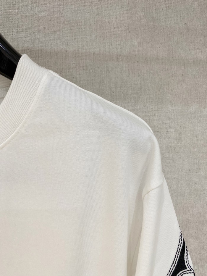 (Kicks Liu) T-shirt  Top Quality