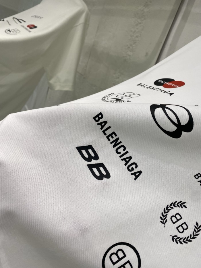 (Kicks Liu) T-shirt  Top Quality