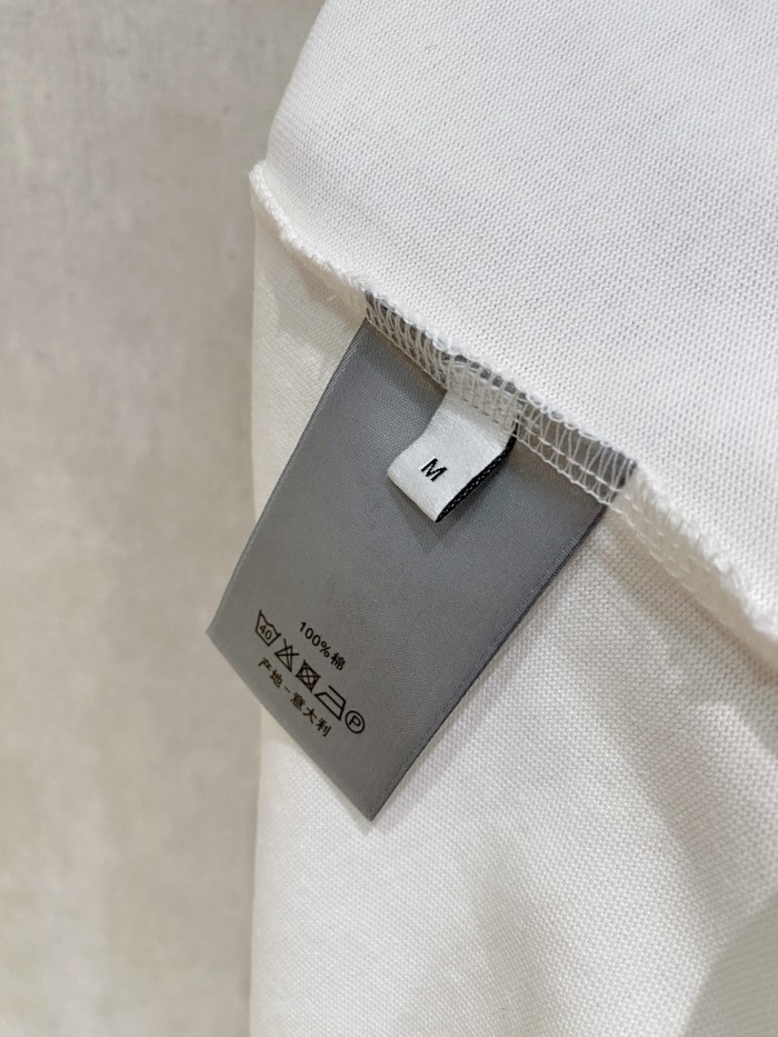 (Kicks Liu) T-shirt  Top Quality