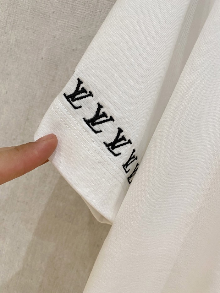 (Kicks Liu) T-shirt  Top Quality
