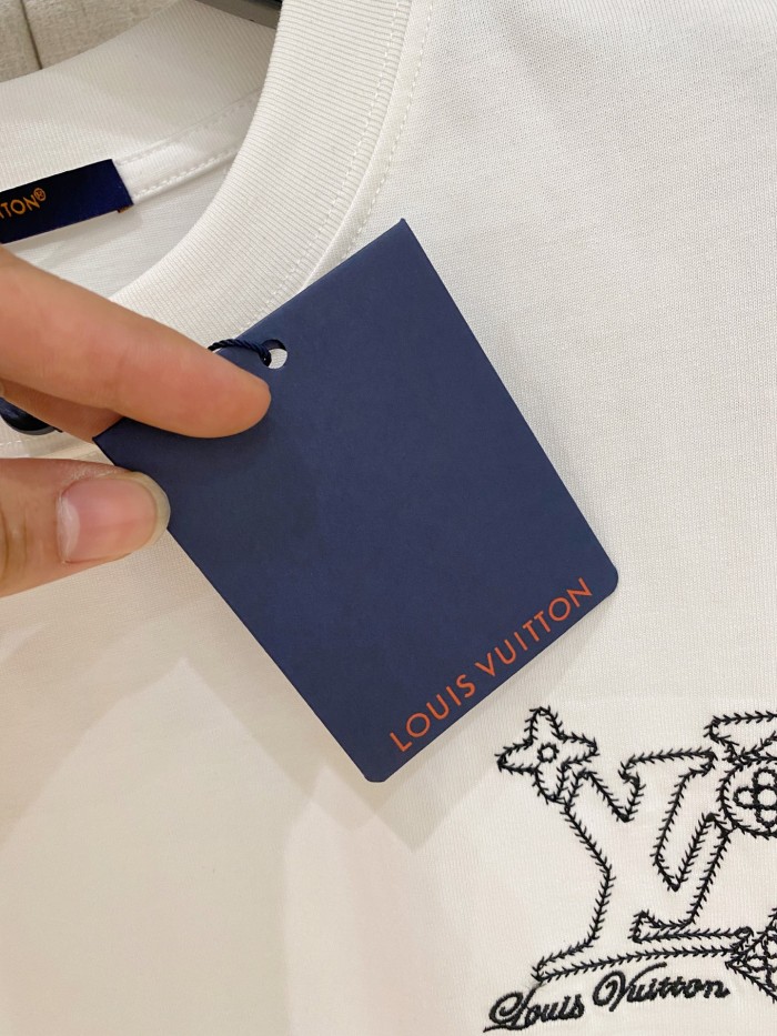 (Kicks Liu) T-shirt  Top Quality