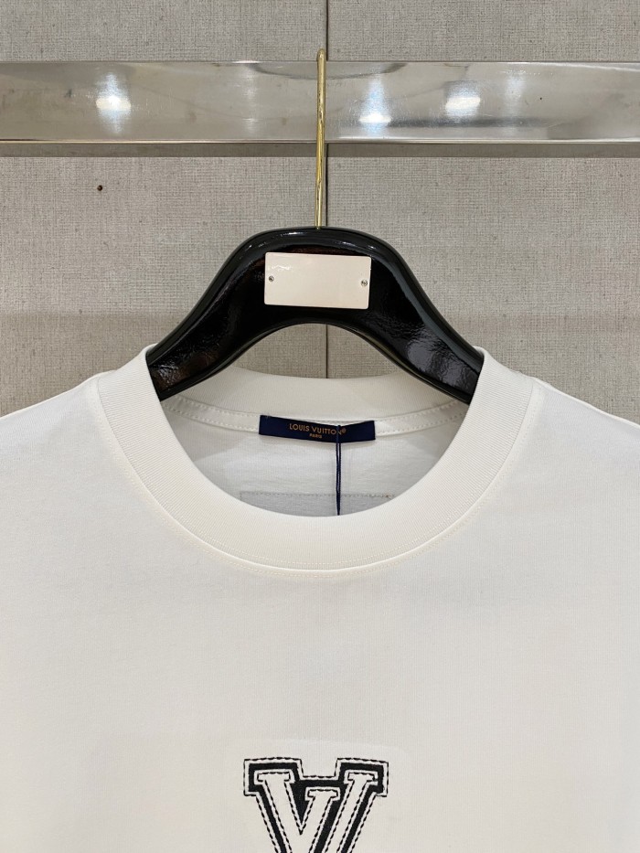 (Kicks Liu) T-shirt  Top Quality