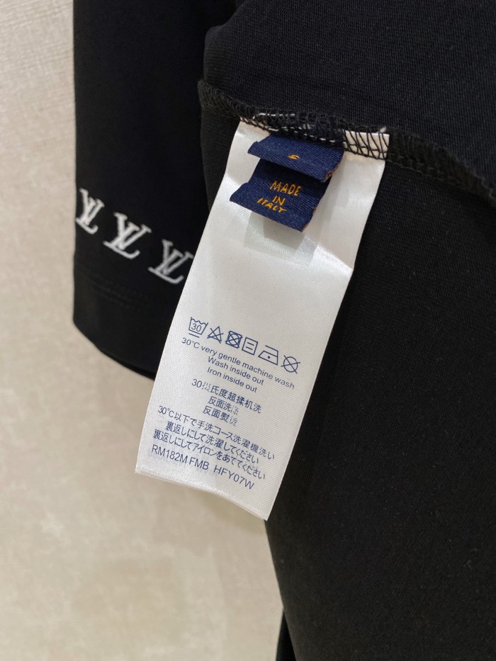 (Kicks Liu) T-shirt  Top Quality