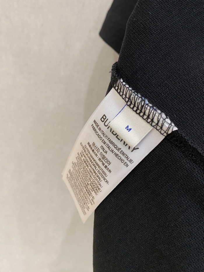 (Kicks Liu) T-shirt  Top Quality