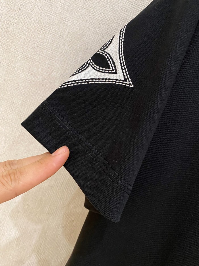 (Kicks Liu) T-shirt  Top Quality