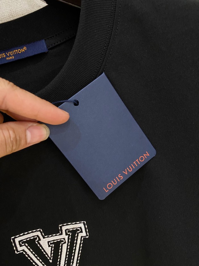 (Kicks Liu) T-shirt  Top Quality