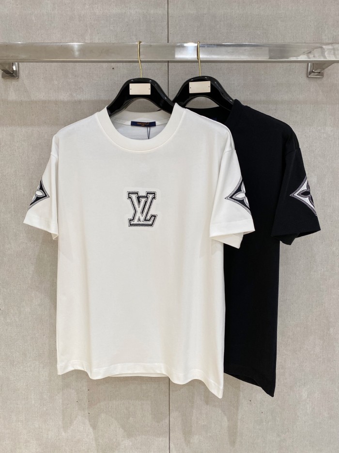 (Kicks Liu) T-shirt  Top Quality