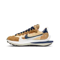 Sacai x Nike VaporWaffle 絨面革 sesame and blue void