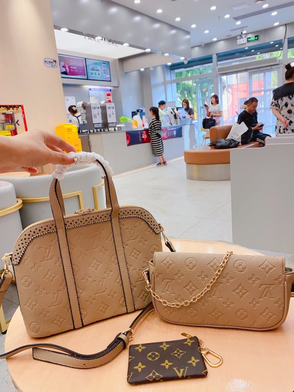 LOUIS VUITTON