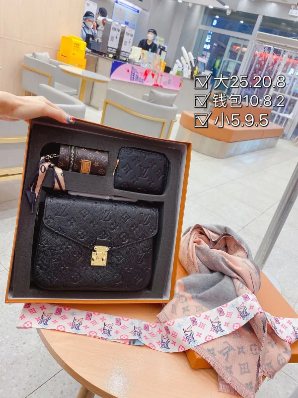 LOUIS VUITTON black Lady Letter Zipper Letter Genuine Leather Women's Handbags Shoulder Bags Wallet lipstick bag Combination Packages