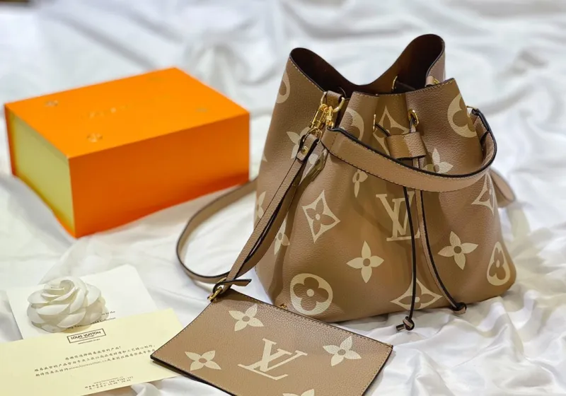 LOUIS VUITTON Beige Fashion Monogram Zipper & Hasp Letter Genuine Leather Women's Handbags Bucket Bags Wallet Combination Bags
