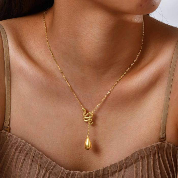 Wholesale Stainless Steel Snake Teardrop Necklace