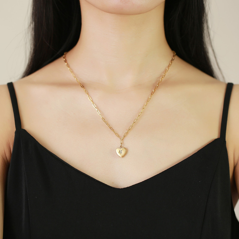 Wholesale Stainless Steel Paperclip Chain Heart Necklaces