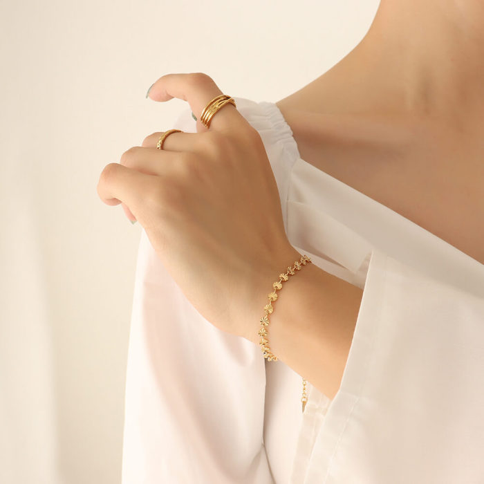 Wholesale Stainless Steel Ruffled Gold Circle Charm Bracelet