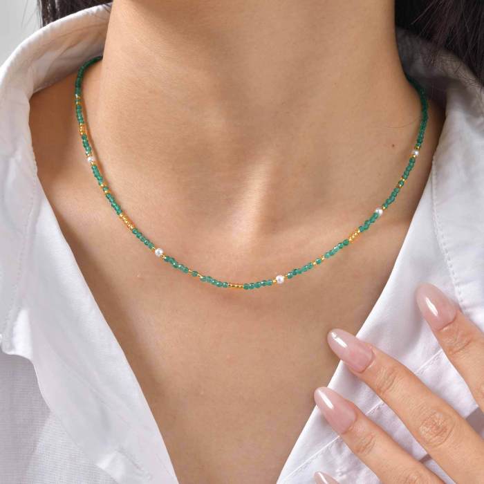 Wholesale Minimal Color Beaded Necklace for Women