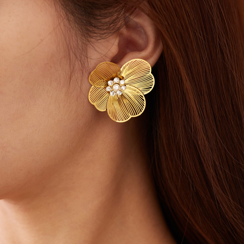Wholesale Stainless Steel Flower Pearl Earrings