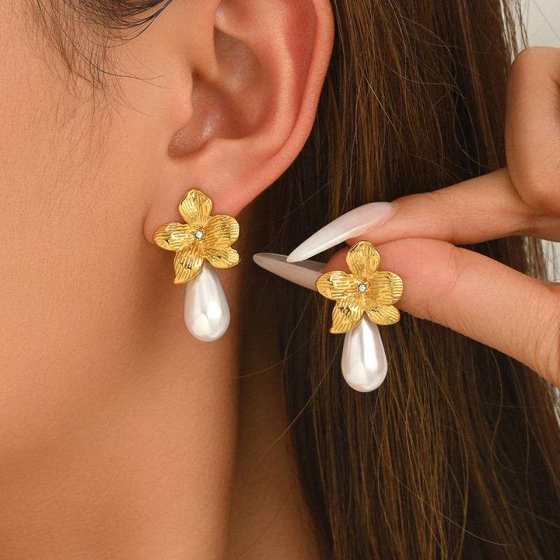 Wholesale Stainless Steel Flower Pearl Earrings