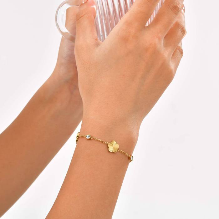 Wholesale Stainless Steel Five Leaf Flower Bracelet