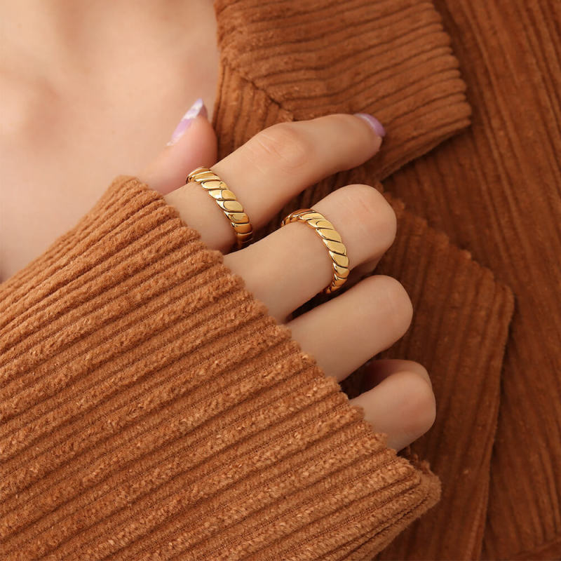 Wholesale Stainless Steel Women Chain Rings