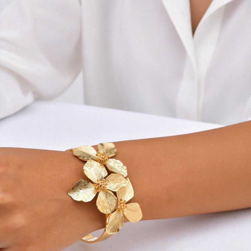 Wholesale Stainless Steel Triple Flower Cuff Bangle