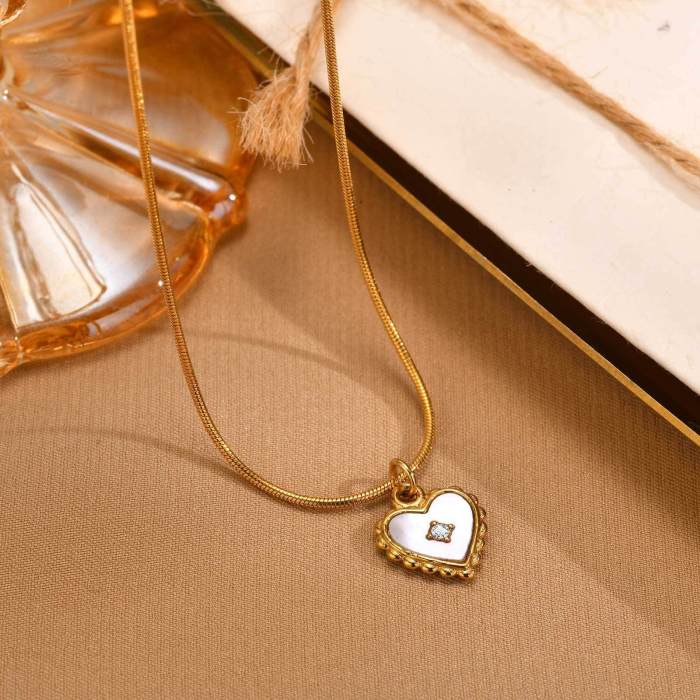 Wholesale Stainless Steel Elegant Lace Shell Heart Pendant