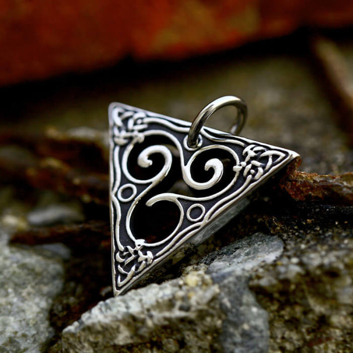 Wholesale Stainless Steel Vintage Celtic Triskelion Triangle Pendant