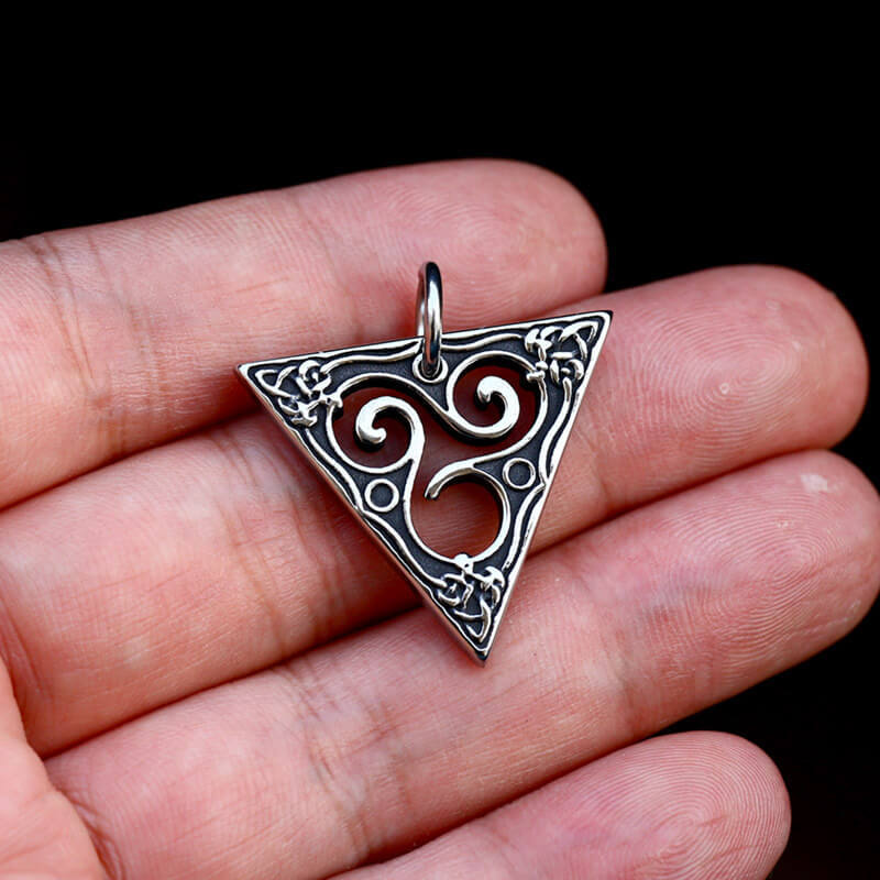 Wholesale Stainless Steel Vintage Celtic Triskelion Triangle Pendant
