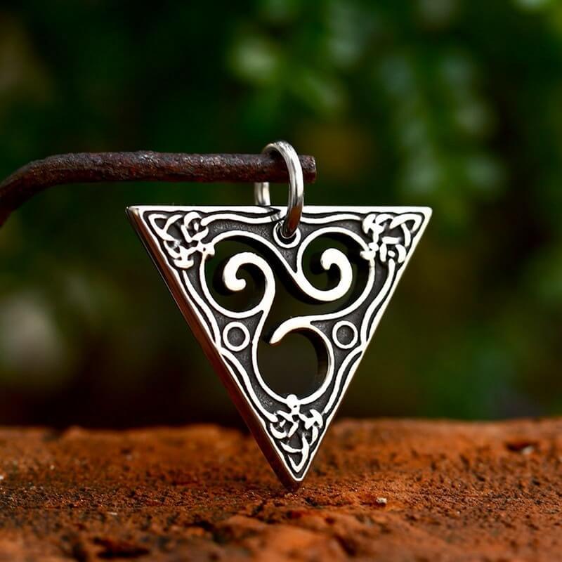 Wholesale Stainless Steel Vintage Celtic Triskelion Triangle Pendant