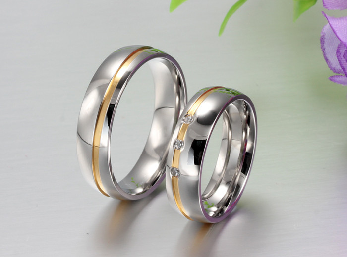 Wholesale Stainless Steel Center IP Gold Line Engagement Ring