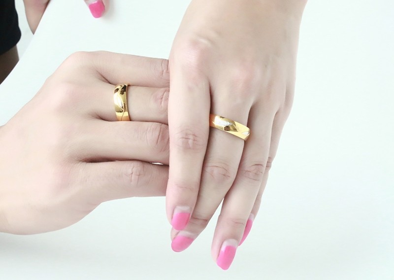 Wholesale Stainless Steel Women and Men Wedding Rings