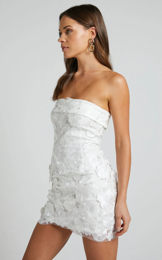 Sexy Floral Embroidery Strapless Slim Bodycon Dress