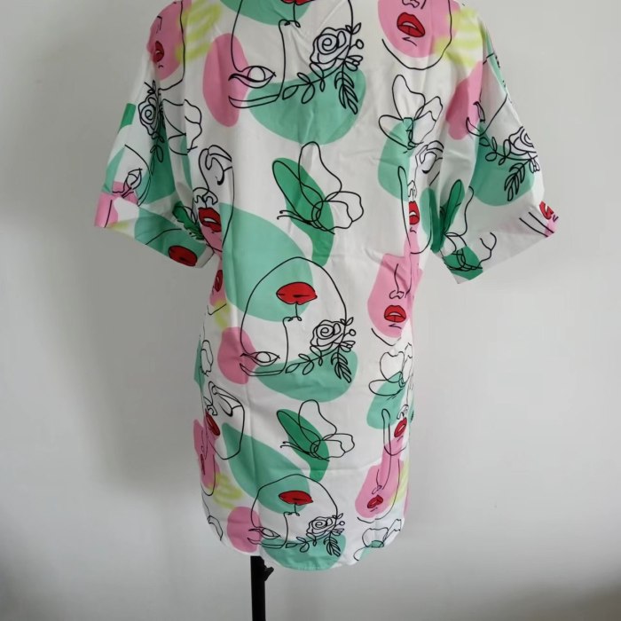Plus Size V-neck Cartoon Print Slim Fit Short Sleeve Shirt for Women