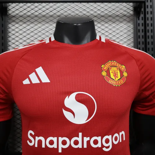 2024-25 Manchester United  red player version(The player version is more slim fit, it is recommended to buy one size larger)