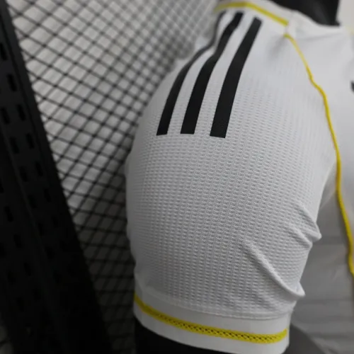 2025-26 Real Madrid home player version jersey   (The player version is more slim fit, it is recommended to buy one size larger)