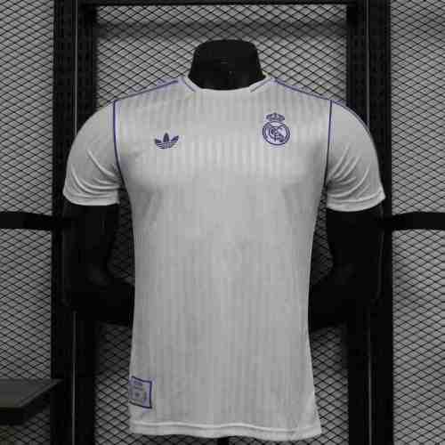 25-26 Real Madrid  white special player verson jersey   (The player version is more slim fit, it is recommended to buy one size larger)
