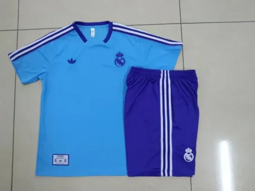 D2551# 2025-26 Real Madrid light blue retro version short-sleeved suit