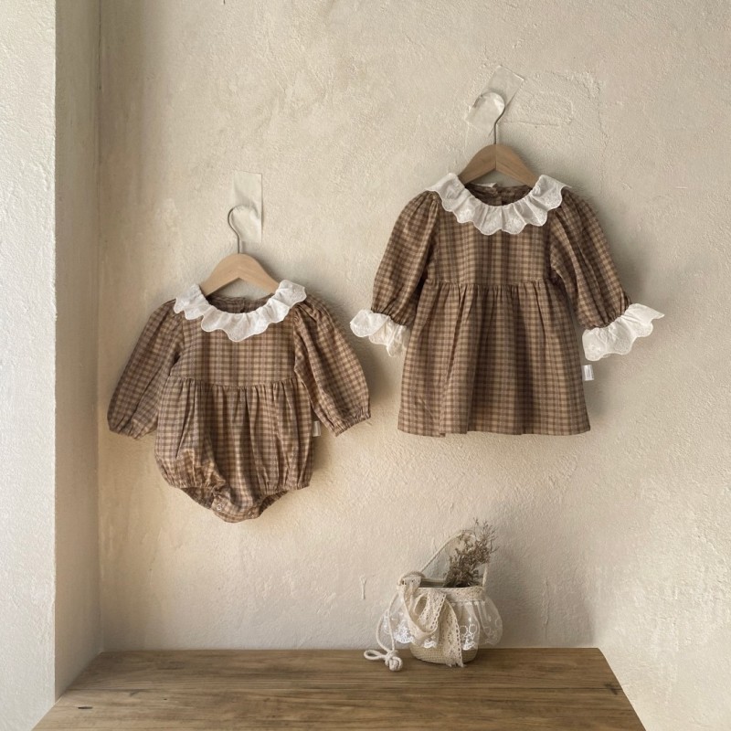 Retro pattern lace lace collar baby long sleeve jumpsuit romper