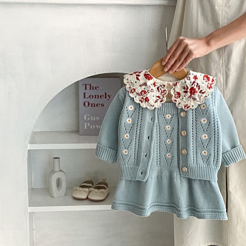 Embroidered hollow knitted coat + Knitted halter skirt sorting