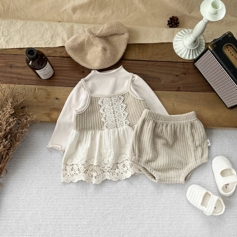 Baby suit suspender lace top little girl sweet butt-covering shorts two-piece set
