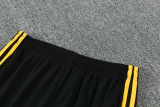 26-27 Man Utd  Short shirts and Long trousers Suit (圆领)